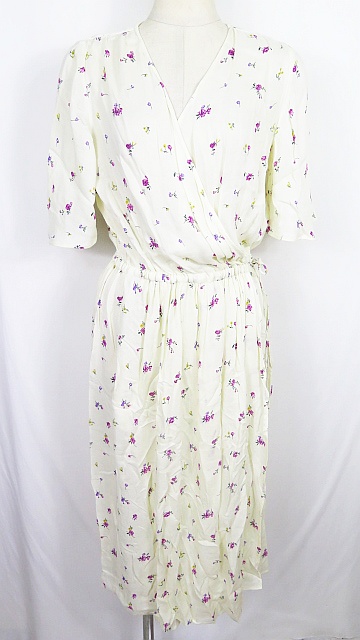 中古 ニコアンド Niko And カシュクール ワンピース レーヨン 3 総柄 クリーム 2sa1093 レディースの通販はau Pay マーケット ブランド古着のベクトル