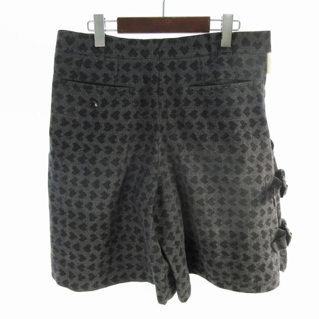 【中古】コムデギャルソンオムプリュス ワイドショーツ ショートパンツ ハーフ サイドアジャスター ハート 総柄 グレー M の通販は 【中古】コムデギャルソンオムプリュス ワイドショーツ ショートパンツ ハーフ サイドアジャスター ハート 総柄 グレー M の通販は