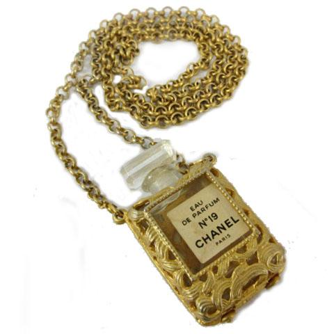 CHANEL 希少 ミニボトルネックレス ヴィンテージ トム TOM 香水 CHANEL 希少 ミニボトルネックレス ヴィンテージ トム TOM 香水