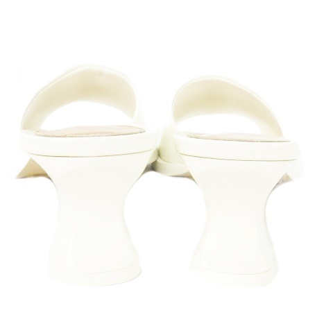 【中古】未当てはめる品 ボッテガヴェネタ CHA CHA SANDAL サンダル ミュール 真っただ中踵 なめし革 革 36 23糎 白