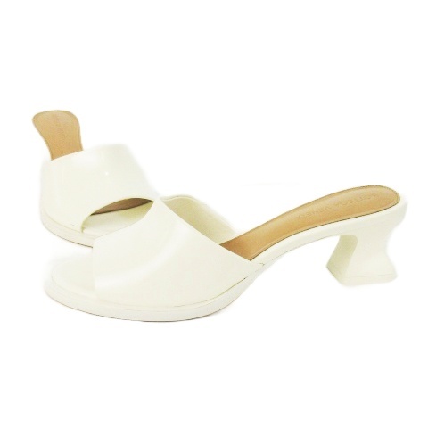 【中古】未当てはめる品 ボッテガヴェネタ BOTTEGA VENETA CHA CHA SANDAL サンダル ミュール なめし革 革 36.5 23.5糎 白
