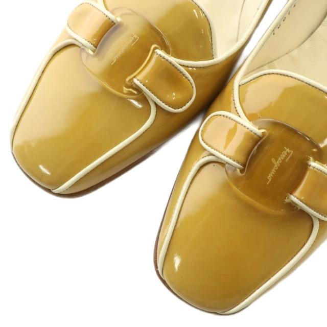 【中古】Salvatore Ferragamo ヴァラ パンプス エナメル ラウンドトゥ ヒール ロゴ 7.5 24.5cm カラシ色 黄色
