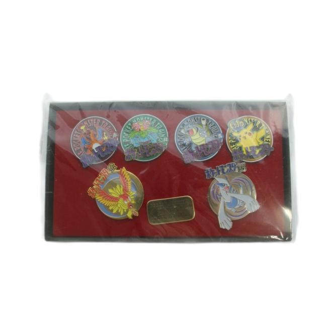 【中古】ポケモン 衣嚢異類異形 千年期胸章 2000年不死化仕かける ピン胸章 本塁 押さえる品 マルチ色合い