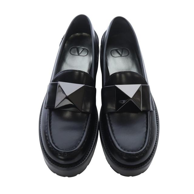 VALENTINO ロックスタッズ パテント バレリーナ グレー VALENTINO ロックスタッズ パテント バレリーナ グレー VALENTINO