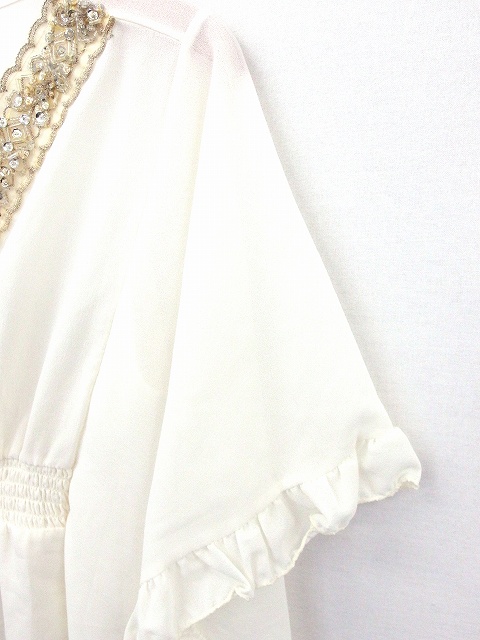 中古 セシルマクビー Cecil Mcbee シャツ ブラウス ポンチョ スパンコール スカラップ衿 五分袖 M アイボリー Ftの通販はau Pay マーケット ブランド古着のベクトル