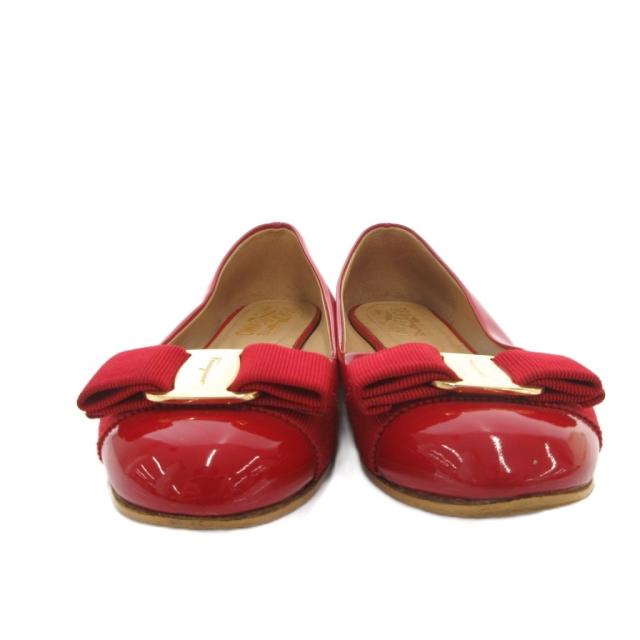 【中古】サルヴァトーレフェラガモ Salvatore Ferragamo ヴァラリボン パンプス パテントレザー ラウンドトゥ 5 赤