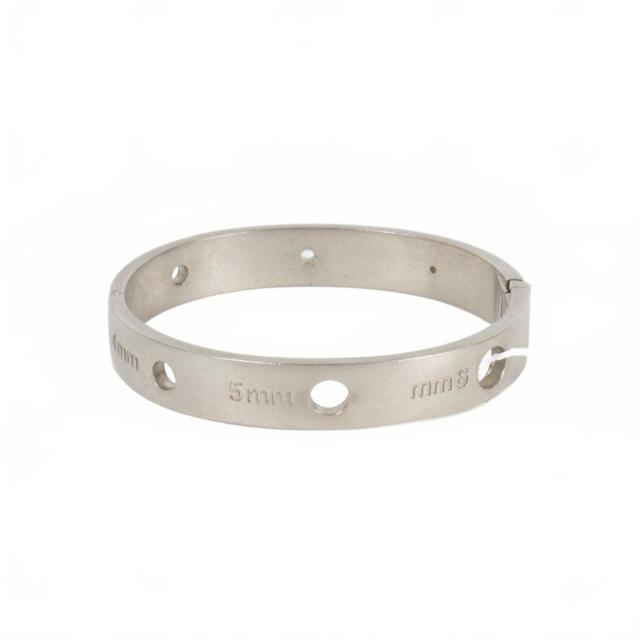 【中古】未使用品 エムエムシックス メゾンマルジェラ MM6 22AW ロゴ カットアウト バングル ブレスレット 02の通販は