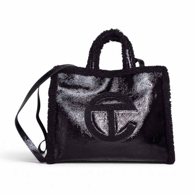 【中古】アグ UGG ×TELFAR テルファー 美品 コラボ トートバッグ ショルダーバッグ パテントレザー シワ加工 ブラック