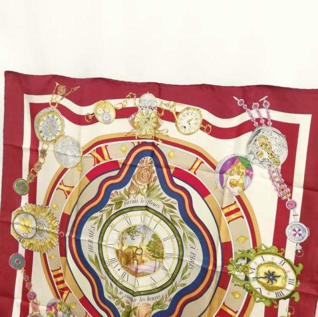 エルメス　カレ90スカーフ　時の輪舞　花の中で過ごす時間 エルメスカレ90スカーフ時の輪舞花の中で過ごす時間