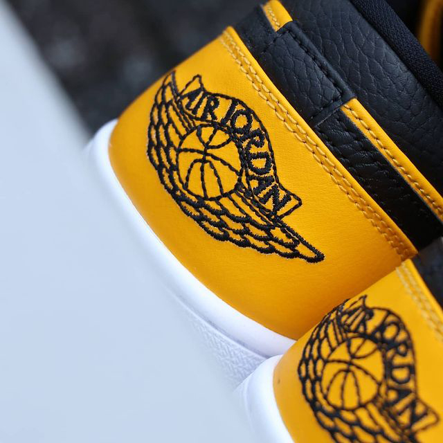 ナイキ エア ジョーダン 1 ロー Air Jordan 1 Low ユニバーシティゴールド ブラック ホワイト 700 日本国内正規品 の通販はau Pay マーケット Archtrade