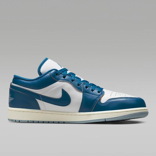[ナイキ] エア ジョーダン 1 ロー SE [AIR JORDAN 1 LOW SE] ホワイト/ブルーグレー/セイル/インダストリアルブルー FN5214-141