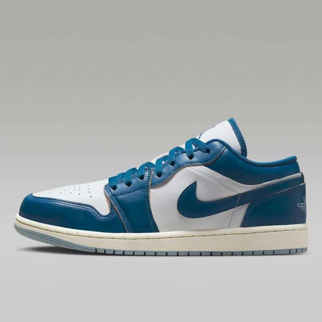 [ナイキ] エア ジョーダン 1 ロー SE [AIR JORDAN 1 LOW SE] ホワイト/ブルーグレー/セイル/インダストリアルブルー FN5214-141