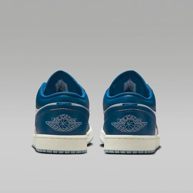 [ナイキ] エア ジョーダン 1 ロー SE [AIR JORDAN 1 LOW SE] ホワイト/ブルーグレー/セイル/インダストリアルブルー FN5214-141