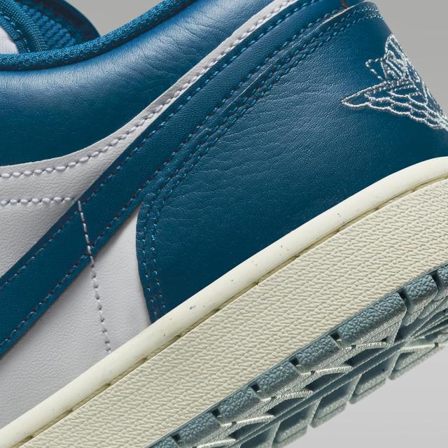 [ナイキ] エア ジョーダン 1 ロー SE [AIR JORDAN 1 LOW SE] ホワイト/ブルーグレー/セイル/インダストリアルブルー FN5214-141