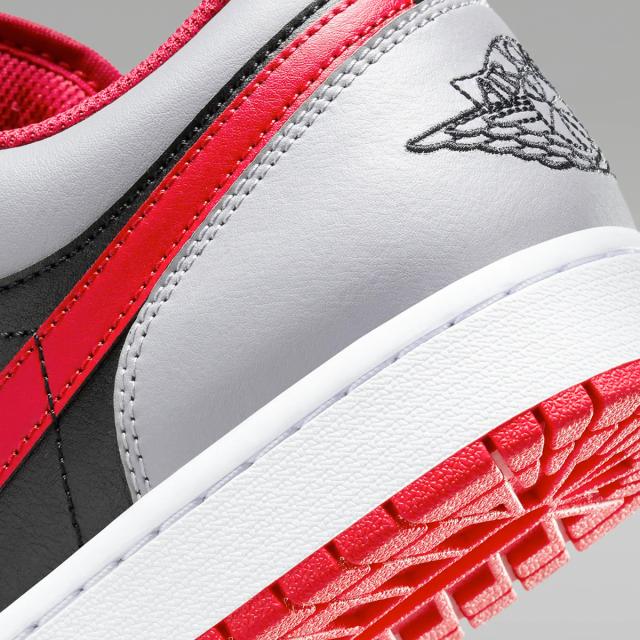 ナイキ　Air Jordan 1 Low ジョーダン　ホワイト/グレー/レッド 白/灰/赤の3色が調和した エアジョーダン1 LOW SE が登場！2021