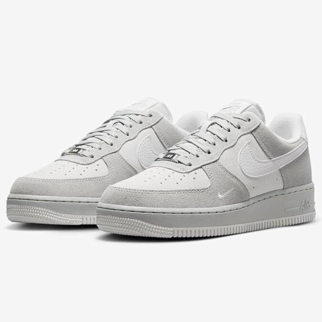 [ナイキ] エア フォース 1 '07 [W AIR FORCE 1 '07] ライトスモークグレー/メタリックシルバー/バストグレー HV3876-077の通販は