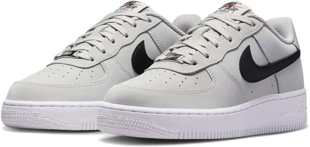 [ナイキ] エア フォース 1 LV8 [J AIR FORCE 1 LV8] ライトアイアンオール/ホワイト/ブラック/ライトアイアンオール FZ1021-001の通販は