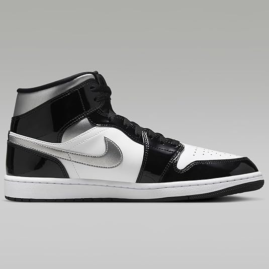 [ナイキ] エア ジョーダン 1 ミッド SE [AIR JORDAN 1 MID SE] ブラック/ホワイト/メタリックゴールド/メタリックシルバー HV0789-010