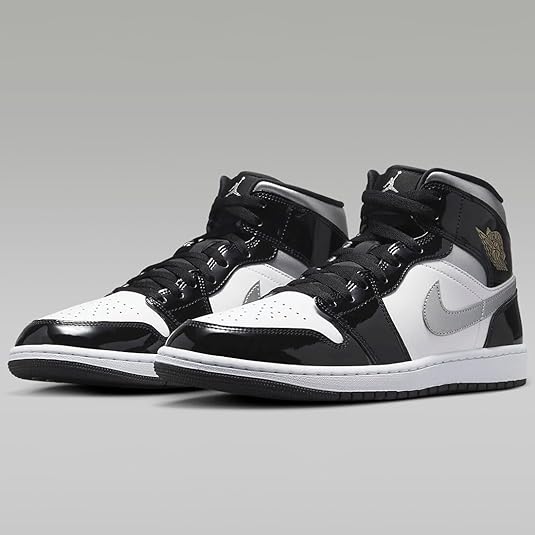 [ナイキ] エア ジョーダン 1 ミッド SE [AIR JORDAN 1 MID SE] ブラック/ホワイト/メタリックゴールド/メタリックシルバー HV0789-010