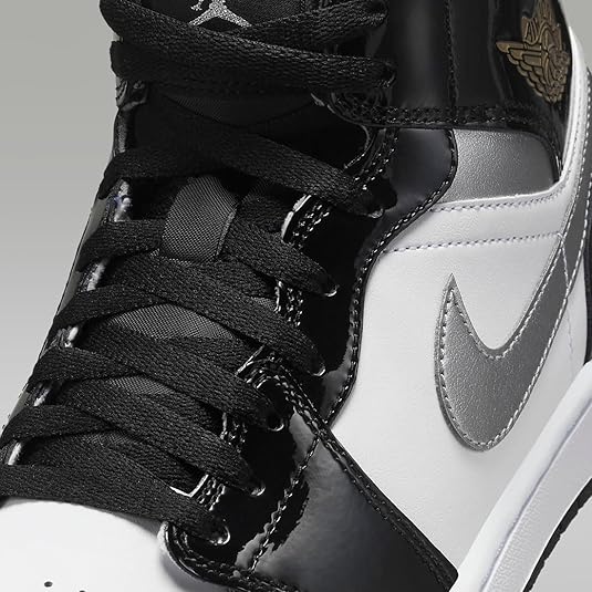 [ナイキ] エア ジョーダン 1 ミッド SE [AIR JORDAN 1 MID SE] ブラック/ホワイト/メタリックゴールド/メタリックシルバー HV0789-010