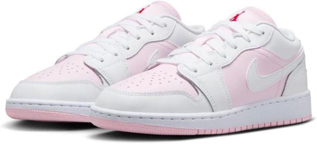 [ナイキ] エア ジョーダン 1 ロー GS [J AIR JORDAN 1 LOW GS] ピンクフォーム/ファイヤーレッド/ホワイト 553560-608の通販は