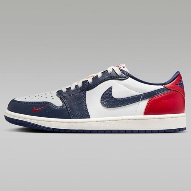 [ナイキ] エア ジョーダン 1 レトロ ロー [AIR JORDAN 1 RETRO LOW ] ホワイト/ミッドナイトネイビー/グレー/レッド HQ2993-100_1