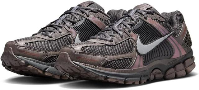 [ナイキ] ズーム ボメロ 5 [Zoom Vomero 5] ケイブストーン/マルチカラー/ミディアムアッシュ/メタリックシルバー HF5493-201