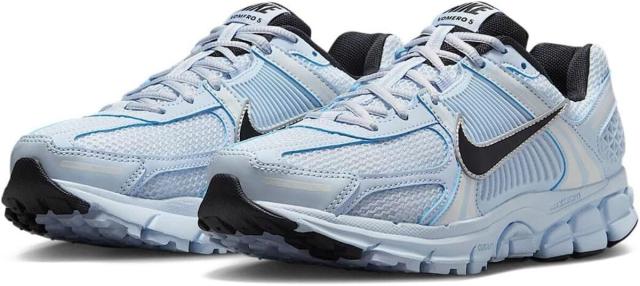 [ナイキ] ズーム ボメロ 5 [W Zoom Vomero 5] ブルーティント/プラチナムティント/メタリックプラチナム/ブラック FJ2028-401