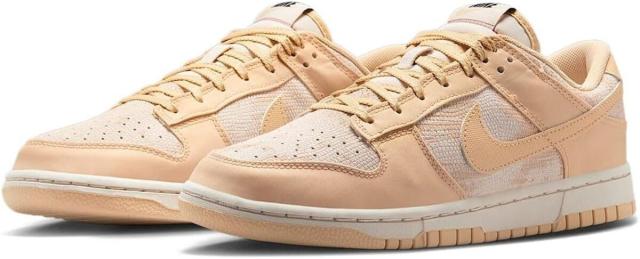 [ナイキ] ダンク ロー [W DUNK LOW] ライトオールウッドブラウン/ユニバーシティレッド/ブラック/セサミ HJ5777-101