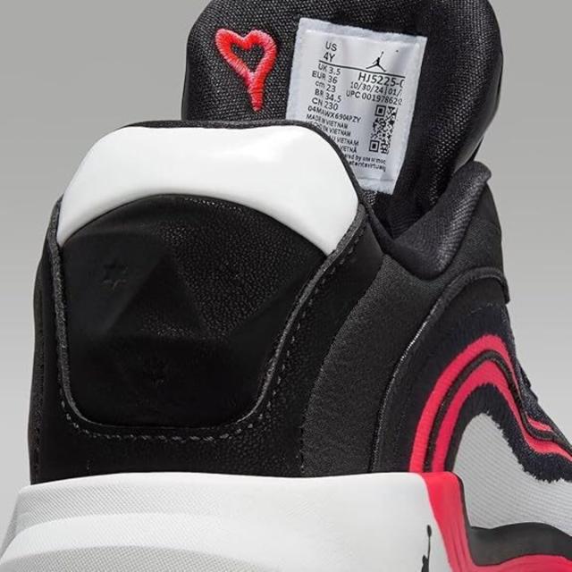 [ナイキ] ルカ 4 PF ブラッドライン [J LUKA 4 PF "Bloodline"] ブラック/サミットホワイト/アンスラサイト/ブライトクリムゾン HJ5225-001