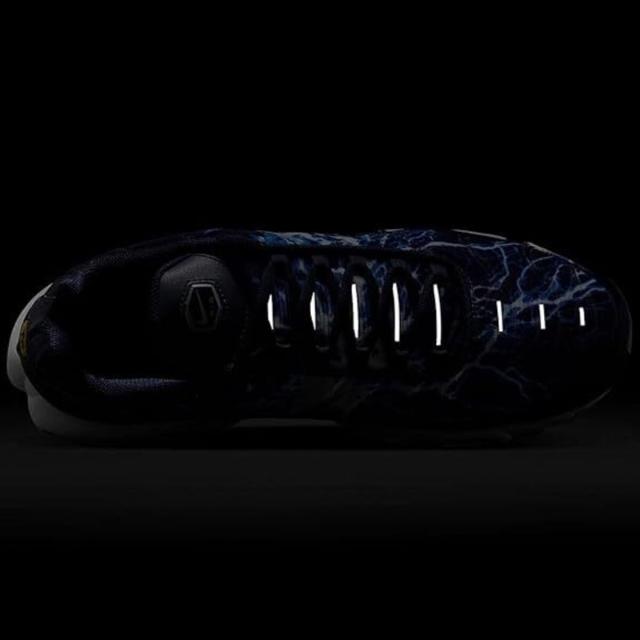 [ナイキ] エア マックス プラス "エクレール ライトニング" [AIR MAX PLUS "Eclair Lightning"] ミッドナイトネイビー/サルサレッド/ホワイト HV2323-400_3