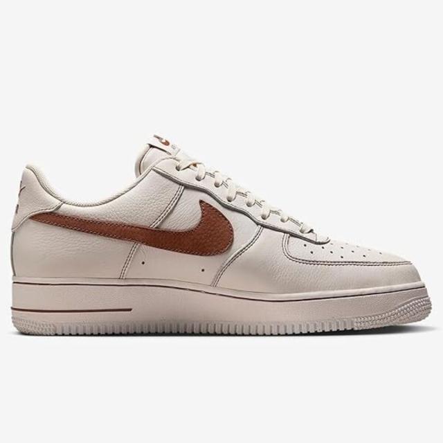 [ナイキ] エア フォース 1 ‘07 LV8 [AIR FORCE 1 ‘07 LV8] アイボリー/サドルブラウン HQ2037-101