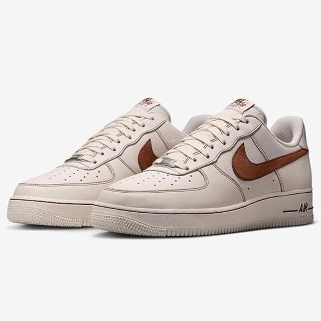 [ナイキ] エア フォース 1 ‘07 LV8 [AIR FORCE 1 ‘07 LV8] アイボリー/サドルブラウン HQ2037-101
