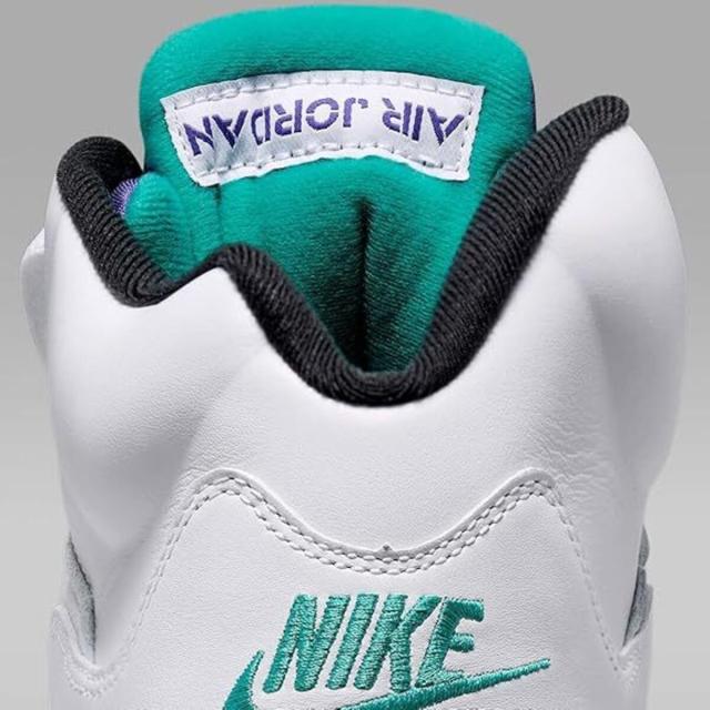 [ナイキ] エア ジョーダン 5 レトロ グレープ [AIR JORDAN 5 RETRO "Grape"] ホワイト/グレープアイス/ブラック/ニューエメラルド HQ7978-100