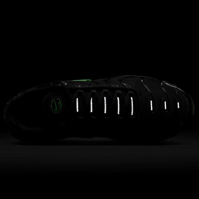 [ナイキ] エア マックス プラス [AIR MAX PLUS] ブラック/ブラック/グリーンストライク DM0032-024_3