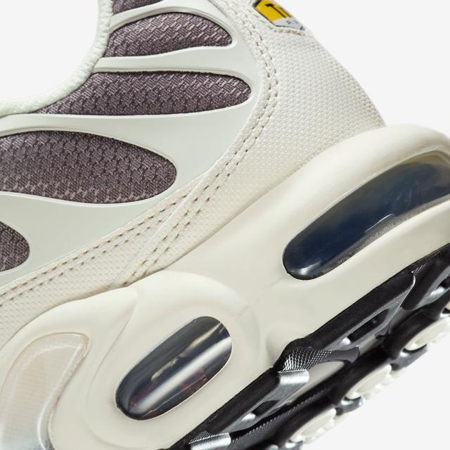 [ナイキ] エア マックス プラス [AIR MAX PLUS] ライトオールウッドブラウン/ソフトパール/ケイブストーン/ブラック DM0032-106 ナイキ] エア マックス プラス [AIR MAX PLUS] ライトオールウッド