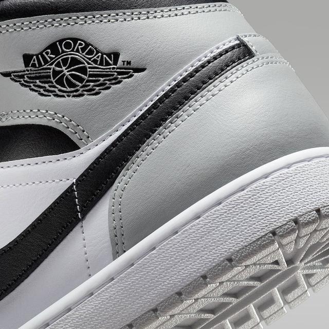 [ナイキ] エア ジョーダン 1 ミッド [AIR JORDAN 1 MID] ホワイト/ライトスモークグレー/ブラック DQ8426-101