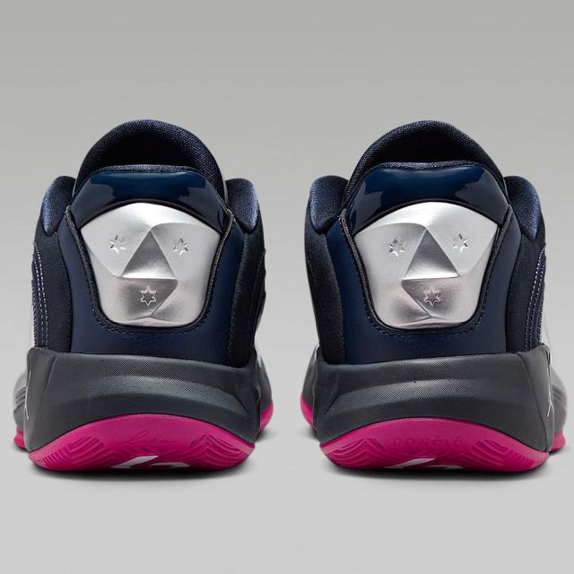 [ナイキ] ルカ 4 PF ナビドール [LUKA 4 PF "Navidor"] ダークオブシディアン/ブラック/ピンクプライム/メタリックシルバー HF0824-400