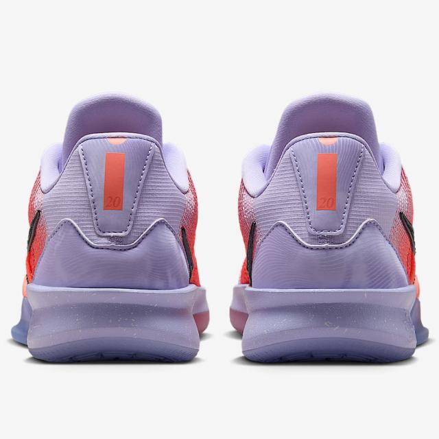 [ナイキ] サブリナ 3 ラディアント EP [SABRINA 3 "Radiant" EP] ベアリーグレープ/マジックエンバー/ブライトピーチ/ブラック HF2882-500