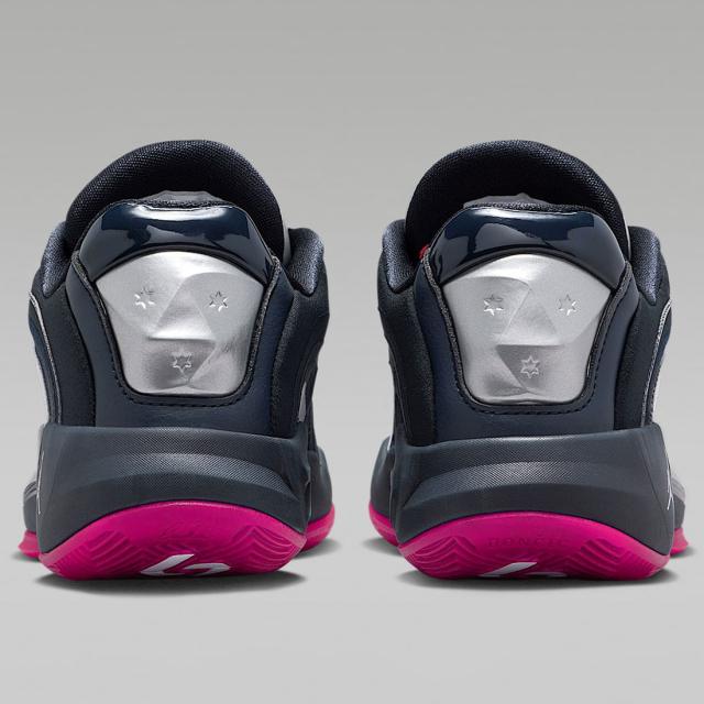 [ナイキ] ルカ 4 [J LUKA 4 "Navidor"] ダークオブシディアン/ブラック/ピンクプライム/メタリックシルバー HJ5225-400