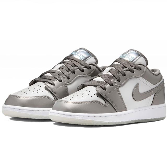 [ナイキ] エア ジョーダン 1 ロー SE [J AIR JORDAN 1 LOW SE] フラットピューター/フォトンダスト/ホワイト/ブルーチル HV4398-014