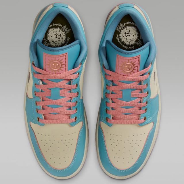 [ナイキ] エア ジョーダン 1 ロー SE [Air Jordan 1 Low SE] デニムターコイズ/レブスターダスト/ライトストーン/スモーキーブルー IM8120-464