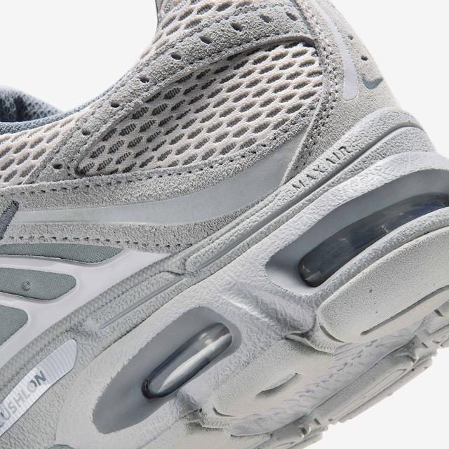 [ナイキ] エア マックス モト 2K [W AIR MAX MOTO 2K] ウルフグレー/バストグレー/クールグレー/ウルフグレー IQ4924-001 ナイキ] エア マックス モト 2K [W AIR MAX MOTO 2K] ウルフグレー