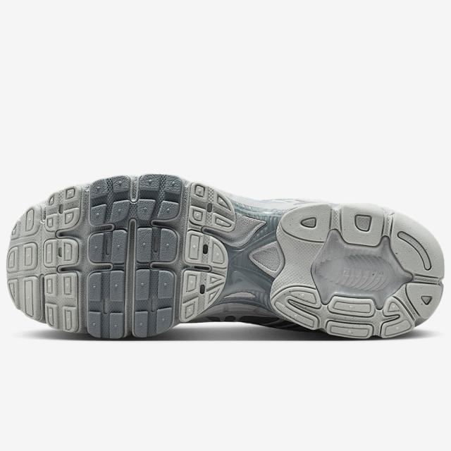 ナイキ] エア マックス モト 2K [W AIR MAX MOTO 2K] ウルフグレー