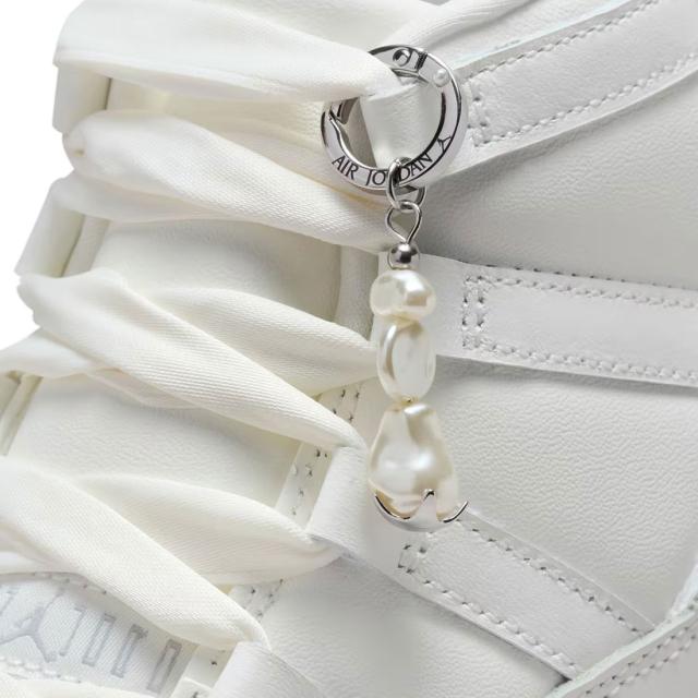 [ナイキ] エア ジョーダン 11 レトロ [W AIR JORDAN 11 RETRO] セイル/グレー AR0715-110_7
