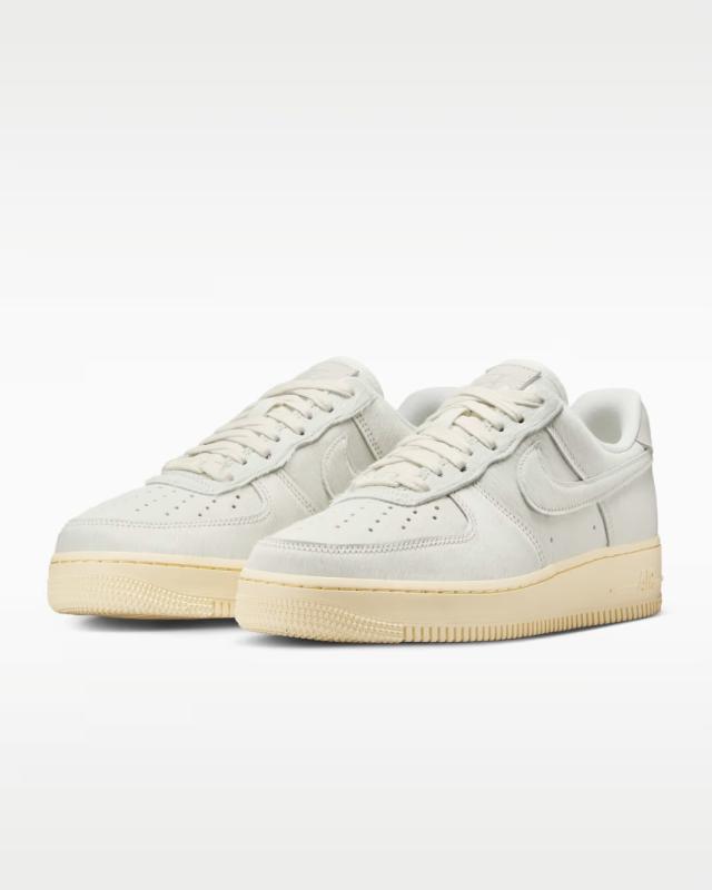 [ナイキ] エア フォース 1 '07 [WMNS AIR FORCE 1 '07] セイル/モスリン/セイル II7398-100