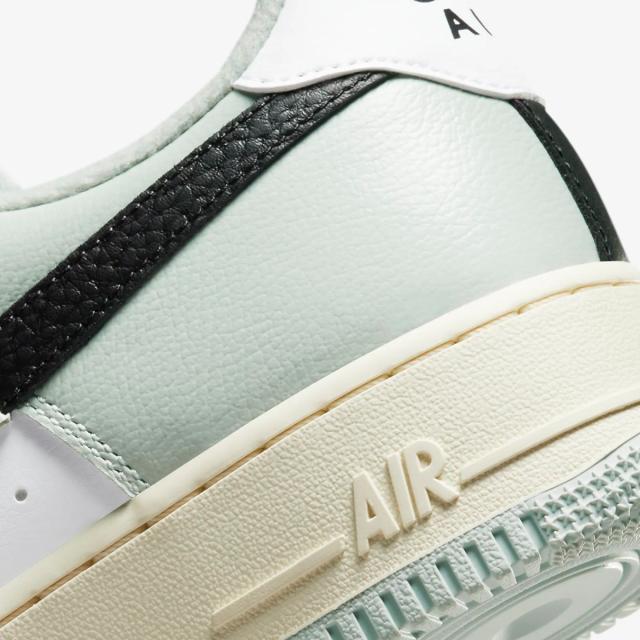 ナイキ] エア フォース 1 '07 LV8 [AIR FORCE 1 '07 LV8