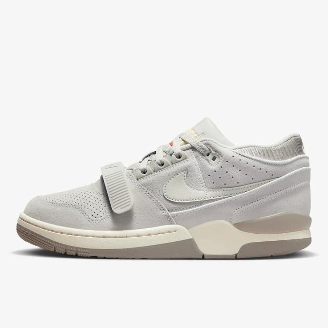 [ナイキ] エア アルファ フォース 88 [AIR FORCE 1 LOW RETRO] ライトボーン/ココナッツミルク/コブルストーン/ライトボーン FN6594-001 日本国内正規品