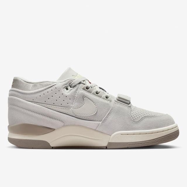 [ナイキ] エア アルファ フォース 88 [AIR FORCE 1 LOW RETRO] ライトボーン/ココナッツミルク/コブルストーン/ライトボーン FN6594-001 日本国内正規品