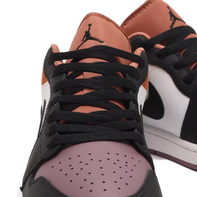 [ナイキ] エア ジョーダン 1 ロー SE [AIR JORDAN 1 LOW SE] ホワイト/スカイJ オレンジ/スカイJモーブ/ブラック FB9907-102 ナイキジャパン正規品